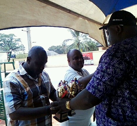 Chief churchhil iheabunike handing over the fair play trophy he donated  to ENIC chairman chief Kingsley Uduh